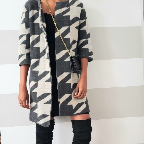 Cardigan with unique aztec pattern - Picture 1 of 5